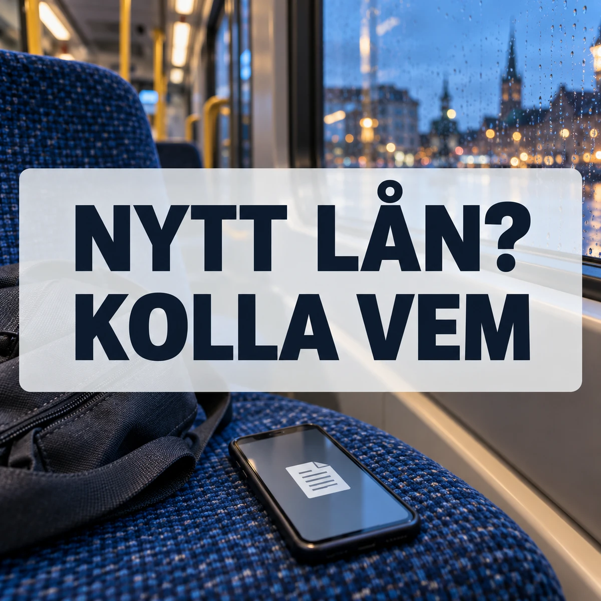 En mobil med en neutral dokumentnotis ligger på ett blått spårvagnssäte intill en väska och ett regnigt fönster, med texten Nytt lån? Kolla vem