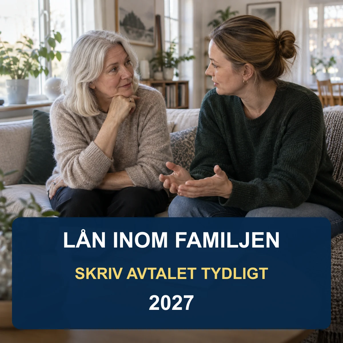 Mamma och vuxen dotter samtalar i ett svenskt vardagsrum med texten Lån inom familjen – skriv avtalet tydligt 2027
